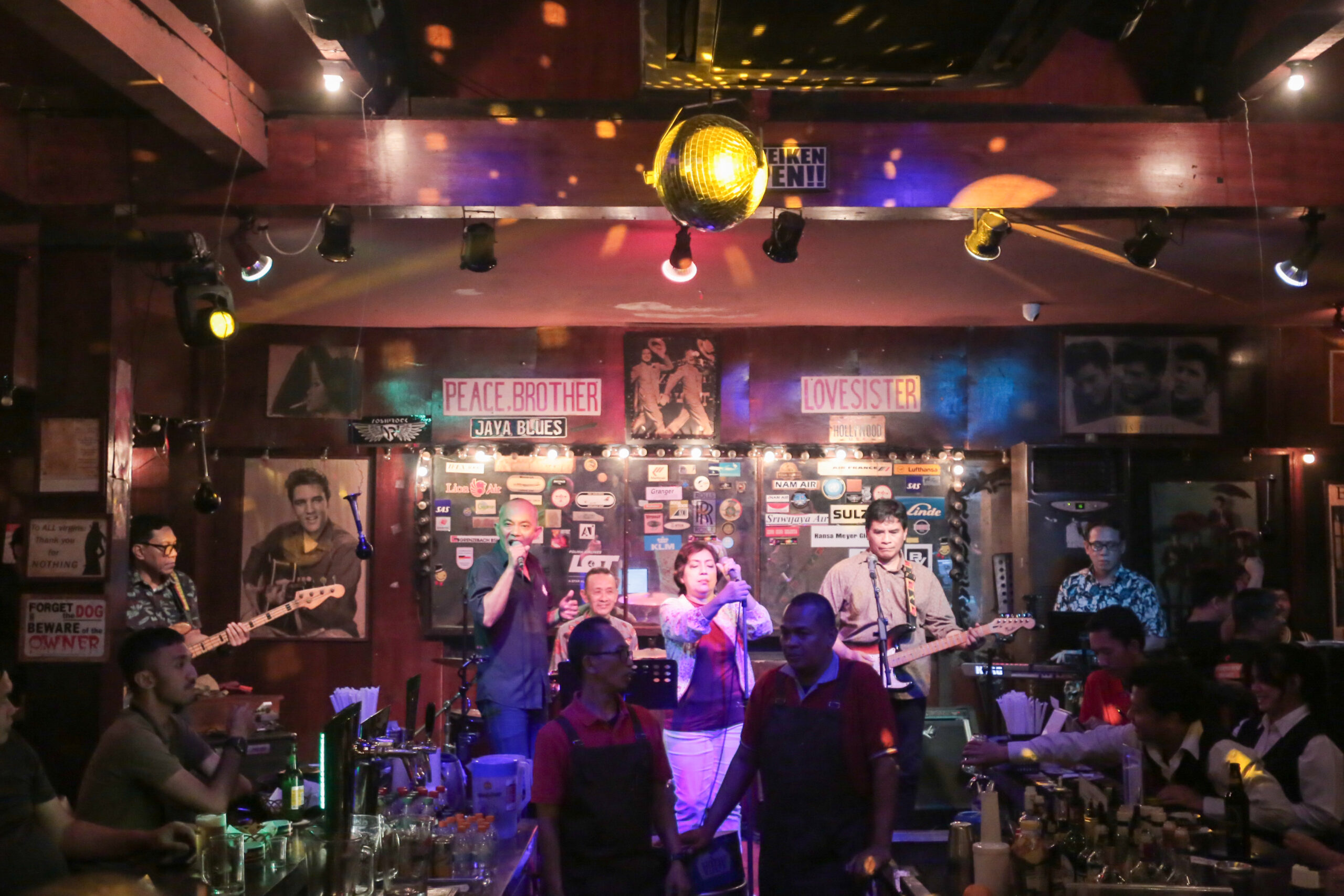 Live Music Bar Indonesia: Menyatu dalam Suara dan Atmosfer yang Hidup