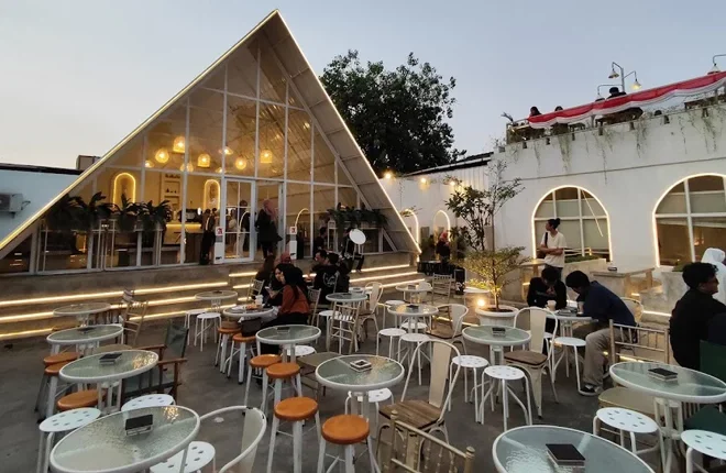 Cafe Malam Instagramable 2025: Menikmati Suasana Unik dan Estetis