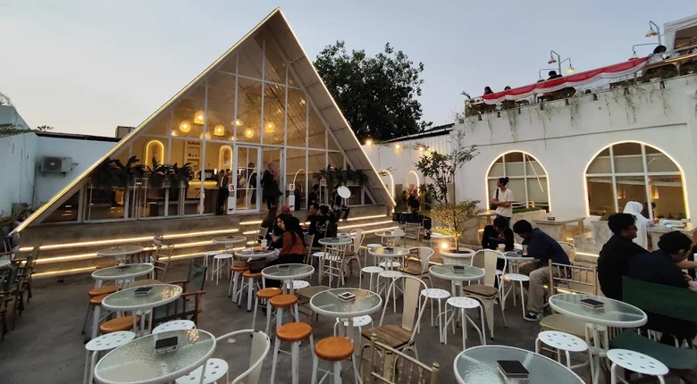 Cafe Malam Instagramable 2025: Menikmati Suasana Unik dan Estetis