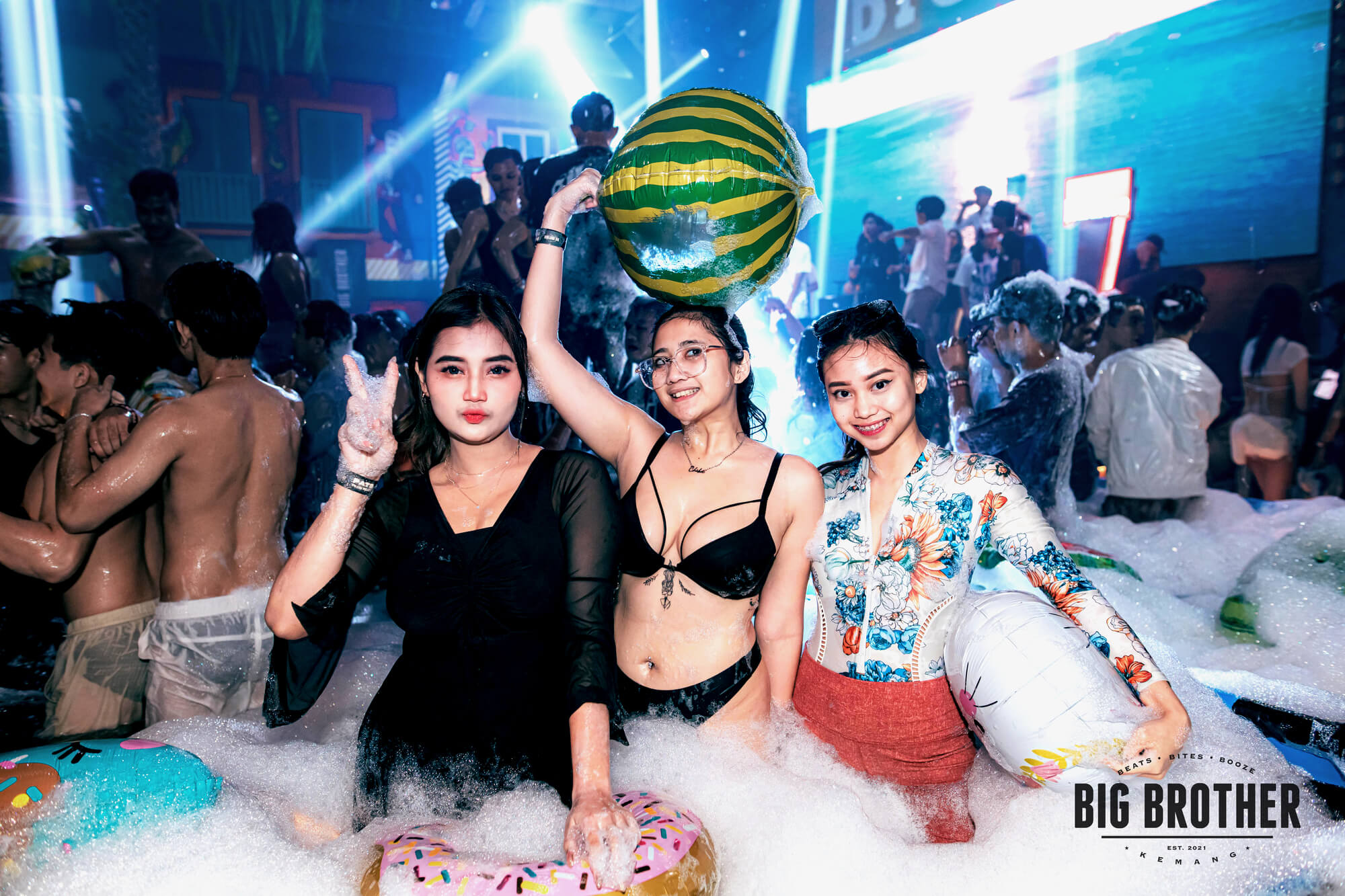 Tempat Dugem Paling Ramai Tahun 2025: Panduan Menyeluruh untuk Pecinta Hiburan Malam