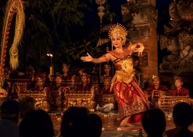 Atraksi Seni Pertunjukan Tradisional Malam Hari di Ubud Bali