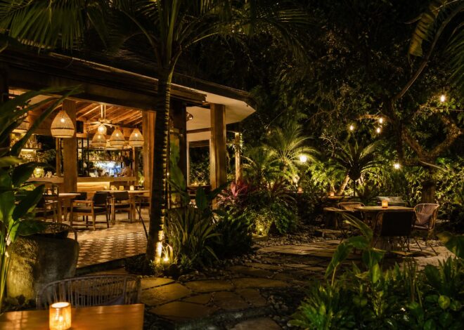 Cafe Malam Berkonsep Garden atau Tropical di Bali